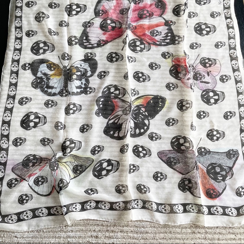🆕 Alexander McQueen NWT Skull & Butterfly Scarf - Picture 11 of 16